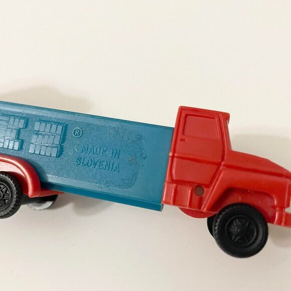 Vintage Semi Truck Pez Candy Dispenser No Feet Made in Slovenia - Picture 4 of 16